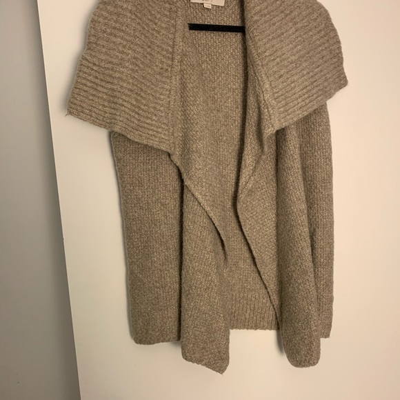 LOFT grey wool vest size M. Super soft and cute! - Picture 2 of 5